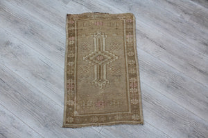 Mini Rug  " Laxe" - 18" x 29" , #540