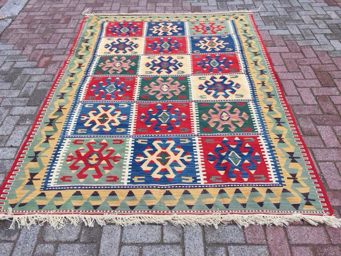 Akira-Vintage-Turkish-Area-