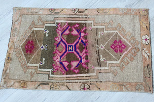 Mini Rug "Aliyah"  -  20" x 33.5", #547