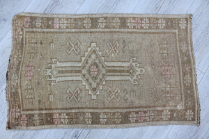 Mini Rug  " Laxe" - 18" x 29" , #540