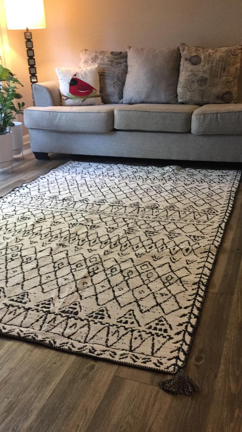 Moraccan Style Kilim rug, 5'x 8'
