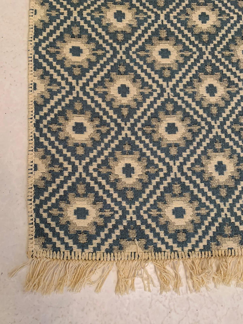 Brand New Kilim rug, 4' x 6'